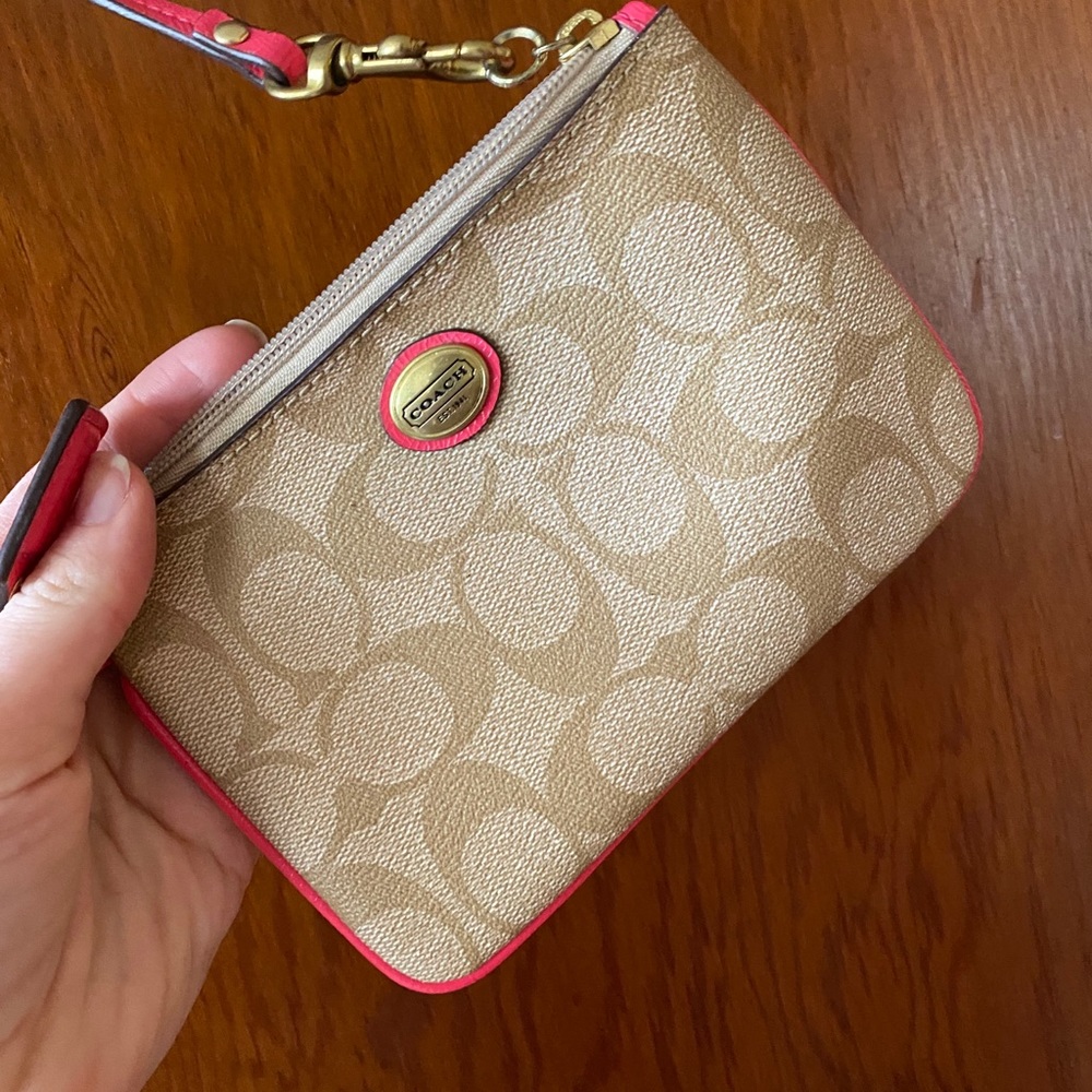 Coach Wristlet Barley Used